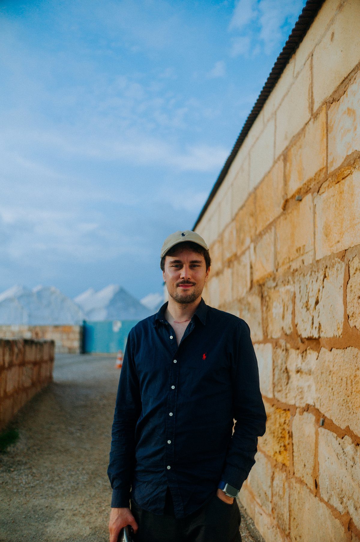 Sebastian Haas, September 2024, Portrait mit OP-Narbe am Hals